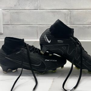 Surperfly 9 black color soccer cleets,